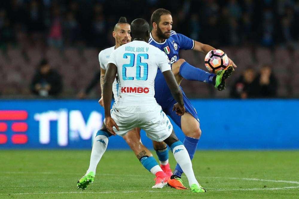 Come le altre, ma decisamente diversa: Napoli-Juventus e i suoi tanti paradossi