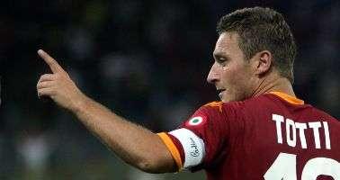 Roma-Inter, due petardi e uno steward stordito
