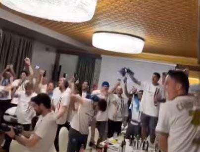 VIDEO - "Vesuvio erutta!", la festa del Napoli prendendo in giro il coro contro i napoletani