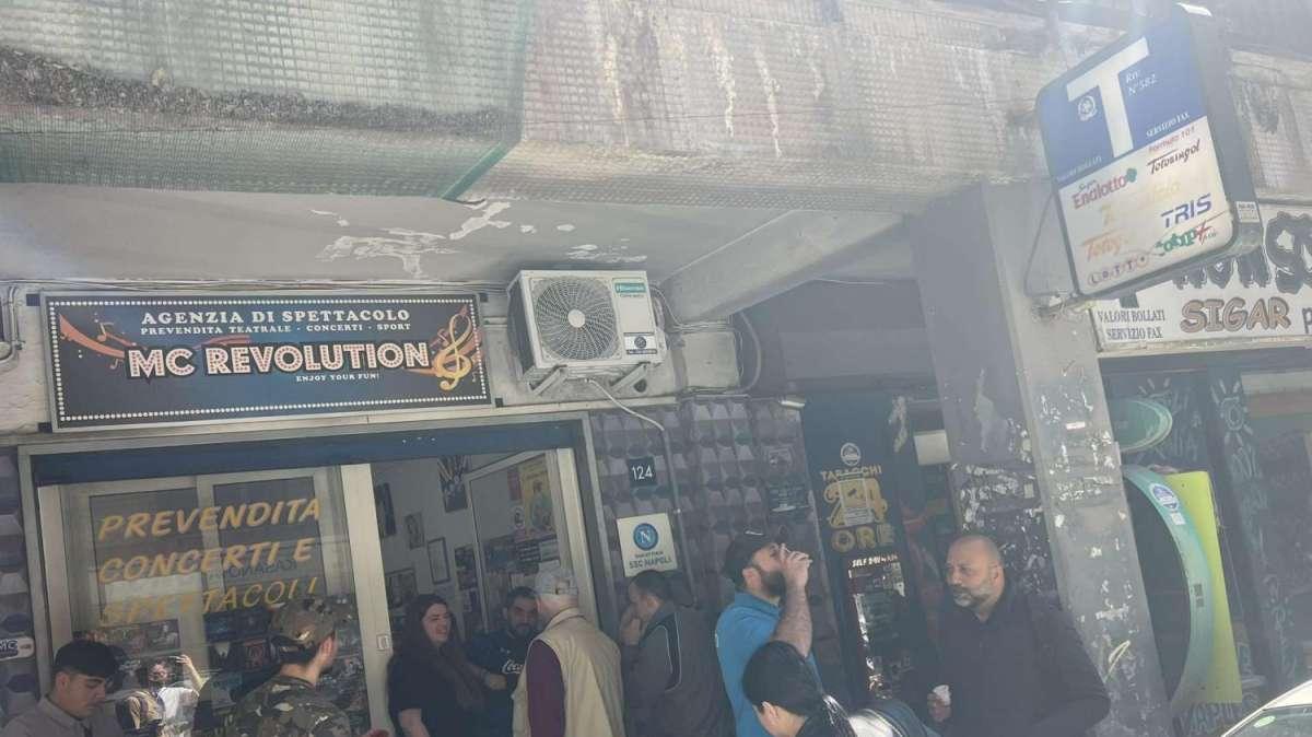 Febbre per Napoli-Genoa: tifosi in fila dal mattino per accaparrarsi un biglietto