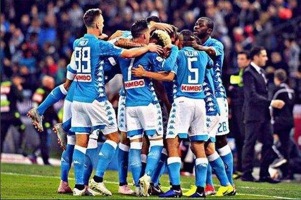 FOTO - Milik esulta e posta uno scatto di squadra su Instagram: "Ben fatto!"