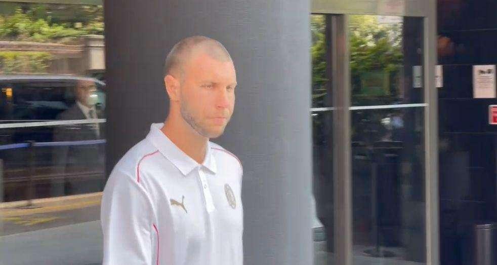 Milan, Pavlovic ha firmato e ha lasciato la sede. Manca soltanto l'ufficialità