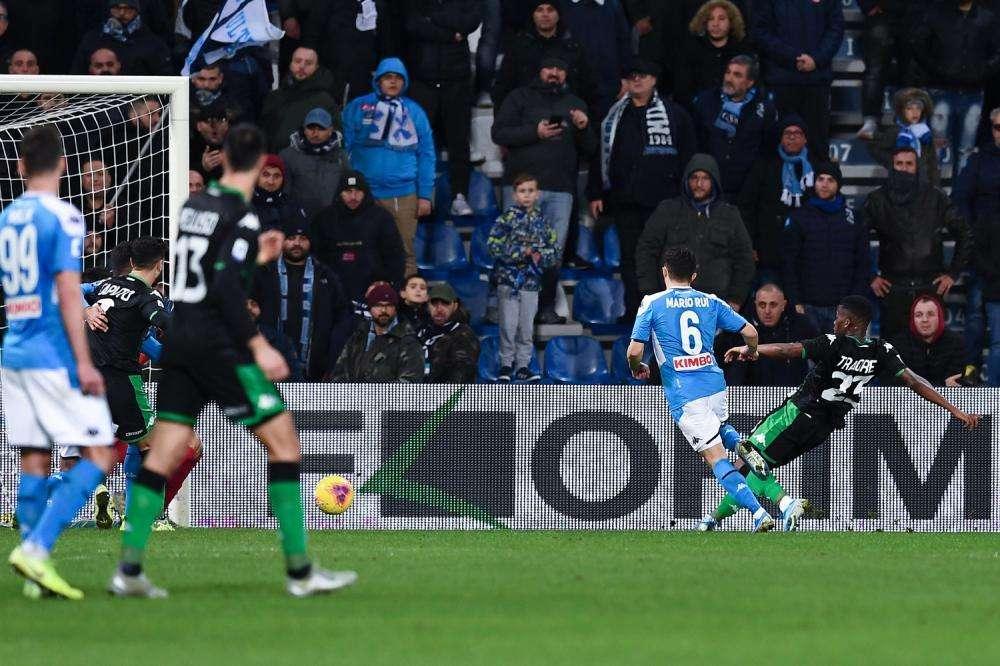 RILEGGI LIVE - Sassuolo-Napoli 1-2 (29' Traoré, 57' Allan, 90'+4' Elmas): gli azzurri rompono la maledizione!