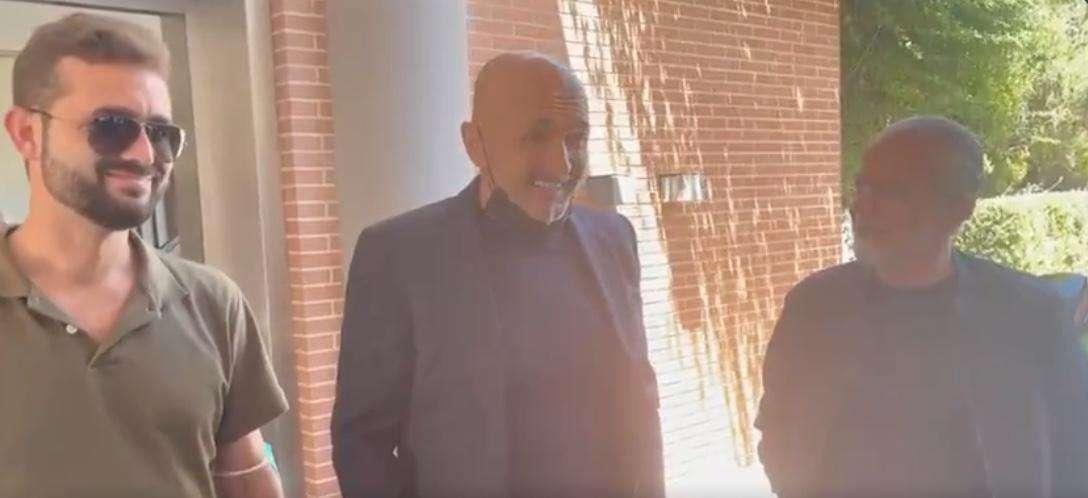 VIDEO - Spalletti a Castel Volturno: "Forza Napoli, come dite voi: sarò con te! Darò tutto per Napoli!", ADL: "Benvenuto, c'è ottimismo!"