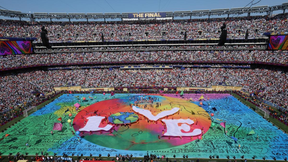 I Mondiali sono finiti, le polemiche no: "Half-time show? Molte star e poco senso"