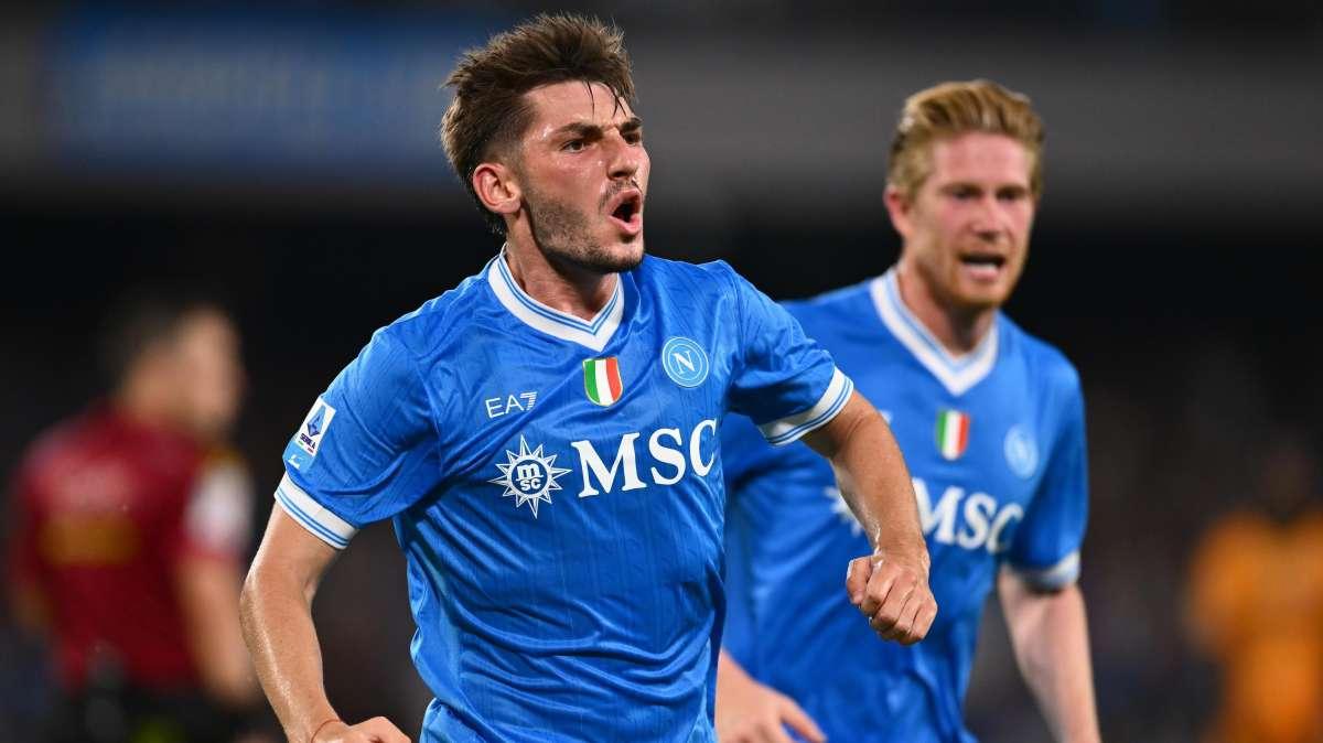 Infortuni Napoli, Sky: "Gilmour soffre di pubalgia, è in Inghilterra per un consulto"