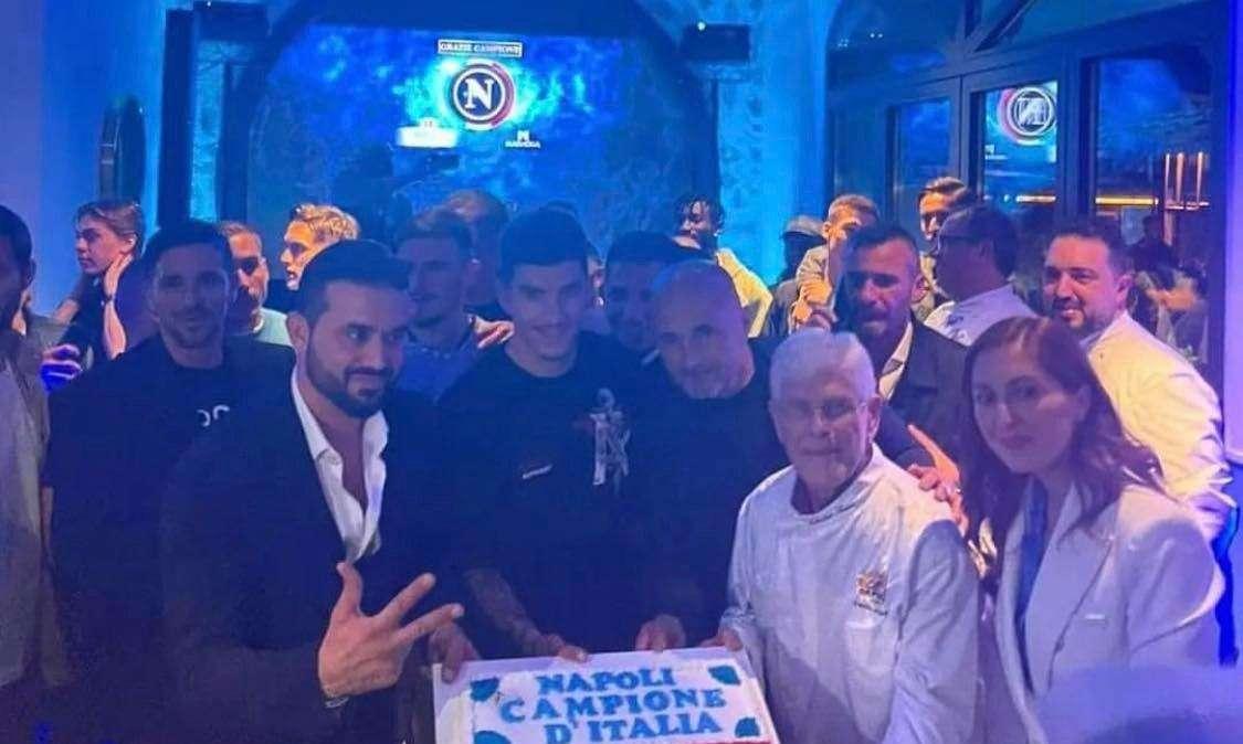 Squadra a cena invitata da Edo, grande entusiasmo e ovazione per Spalletti 