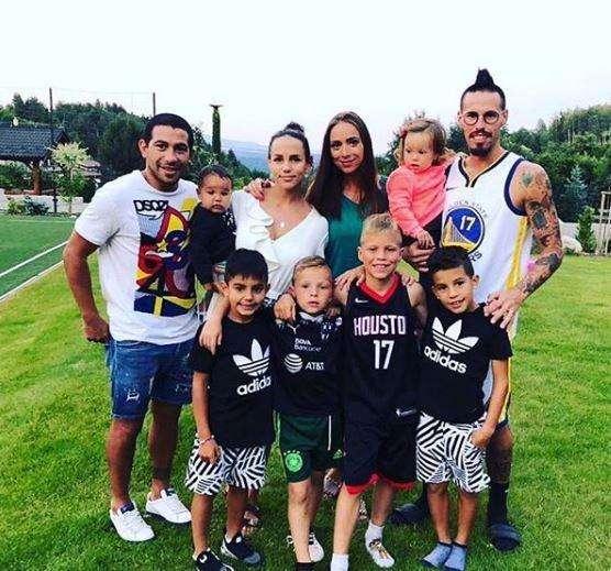 FOTO - Hamsik e Gargano insieme con mogli e figli, papà Richard incantato sui social