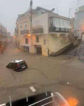 Maltempo in Campania, nubifragio a Ischia: paura a Forio e Casamicciola