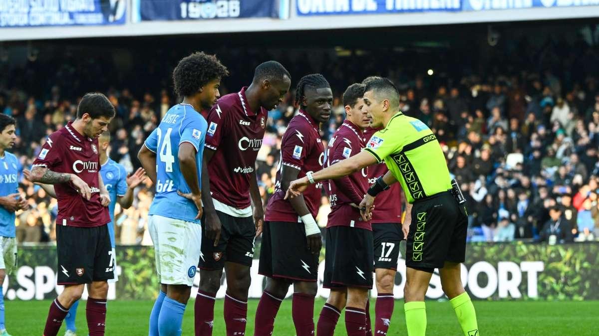 CdM - Napoli così depresso da non chiedere il rigore: calciatori schiacciati da tifo stolto