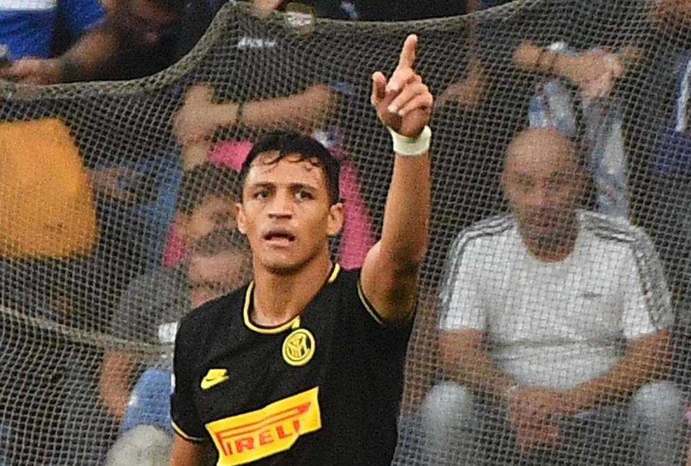 Caos in Cile, vandalizzata la statua dell'interista Alexis Sanchez