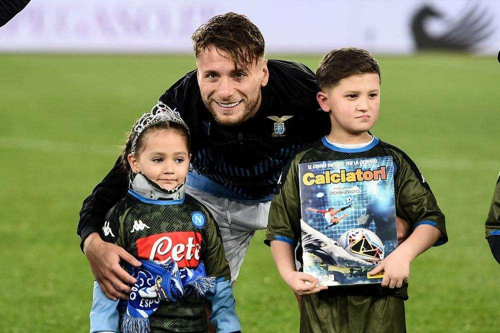 FOTO - La piccola Noemi torna a sorridere: serata speciale e doni da Immobile e Insigne