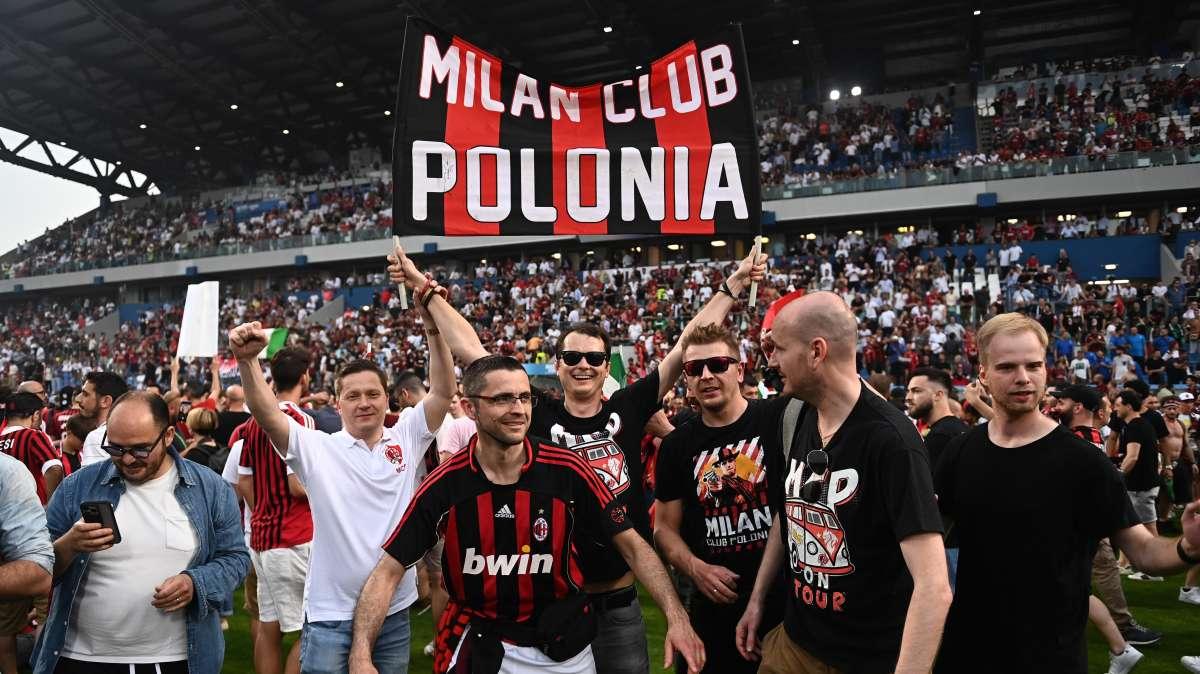VIDEO - Ultrà milanisti schiaffeggiano altri tifosi rossoneri al Mapei: il motivo