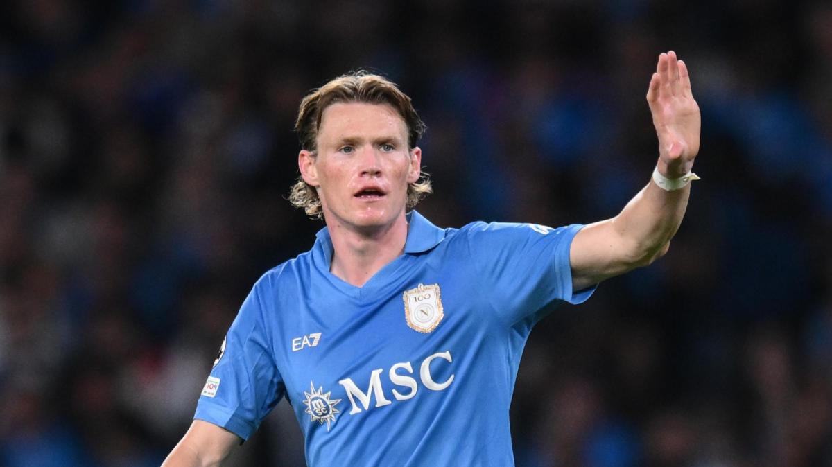 Il Napoli torna in vantaggio: passaggio straordinario di De Bruyne e gol di McTominay, ma che velo di Lang