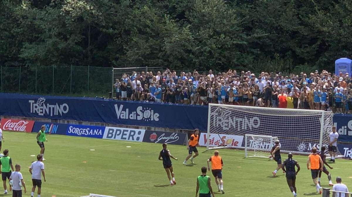 Dimaro, day 3: grande folla per la seduta mattutina! ADL allo store, esercitazioni tattiche per gli azzurri