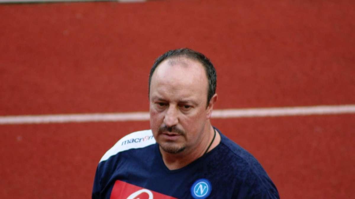VIDEO - Benitez: “Rosa ampia per lottare su tre fronti, l’anno scorso giocavano in 14. Sono felice del mercato, ma possiamo fare di più…”