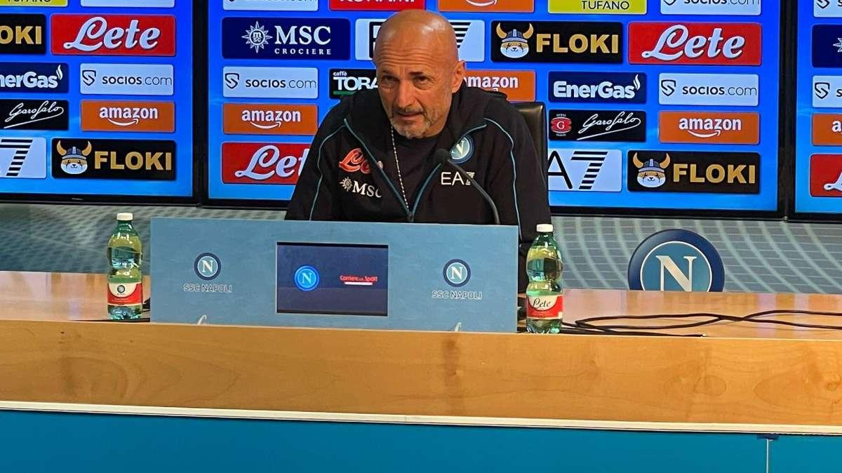 RILEGGI LIVE - Spalletti in conferenza: "Nessun obbligo, ma ridicolo non crederci! Con i viola durissima, ricordiamo i 5 gol! Su stadio, Mertens e Osimhen..."