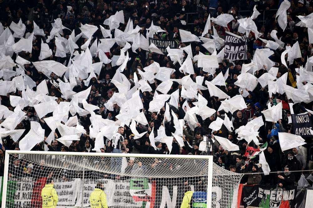 Juve in vantaggio sul Tottenham, ma gli Spurs protestano: netto rigore negato a Kane