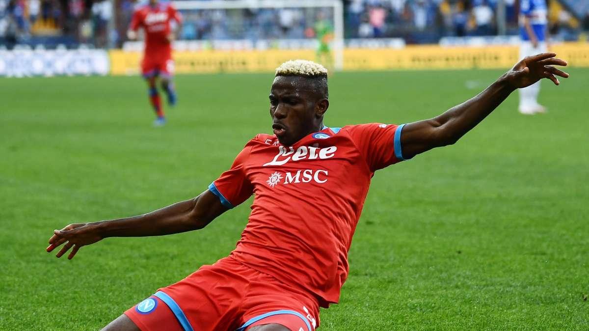 FOTO - L'indisponibile Osimhen non abbandona i compagni e suona la carica sui social
