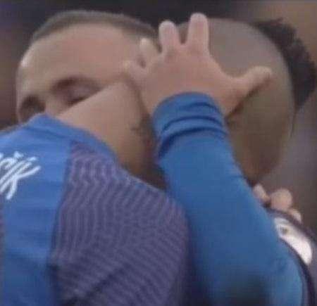 VIDEO - Hamsik dà l'addio alla nazionale tra le lacrime: l'abbraccio con Lobotka e l'uscita dal campo