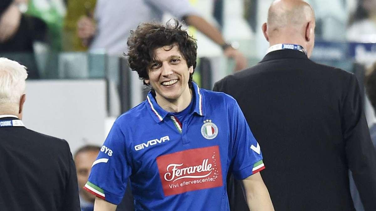 Ermal Meta tifa Napoli: "Preferirei lo scudetto alla vittoria del Festival di Sanremo"