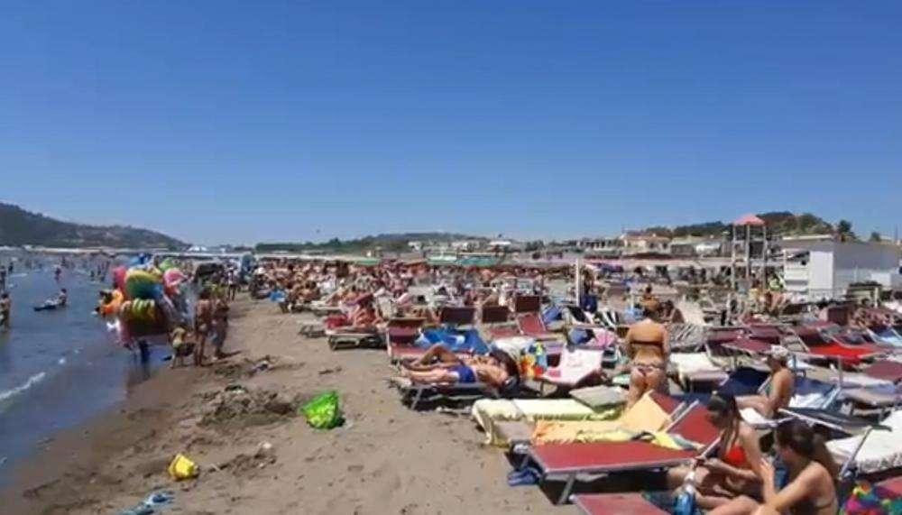 Coronavirus, le linee guida dell'ISS per le spiagge: distanza anche in acqua, registro presenze e non solo