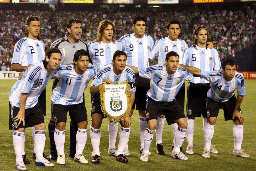 Aguero racconta la sua vita da compagno di stanza di Messi: "Mi rimprovera sempre"