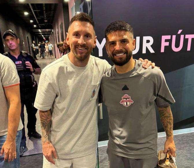 "E' sempre un piacere incontrarti", Insigne sorride col suo idolo Messi