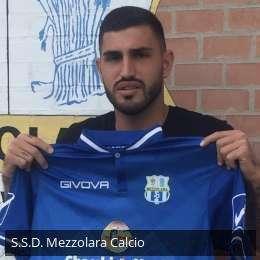 EX ROSSONERI: un difensore rinnova il proprio contratto