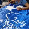 Lady in Azzurrostellato, una pezza fatta a mano per raccontare identità e passione