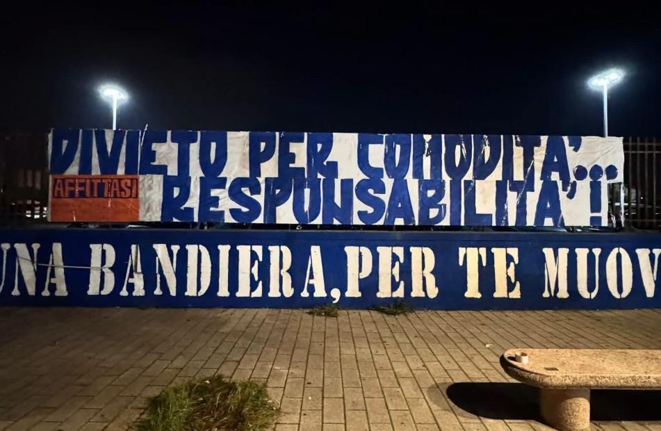 Striscione tifosi Paganese