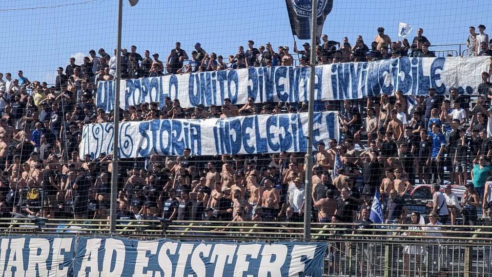 Paganese, il messaggio della Curva Nord: “Un popolo unito diventa invincibile”