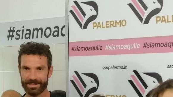 Palermo, omaggio a Santana allo stadio