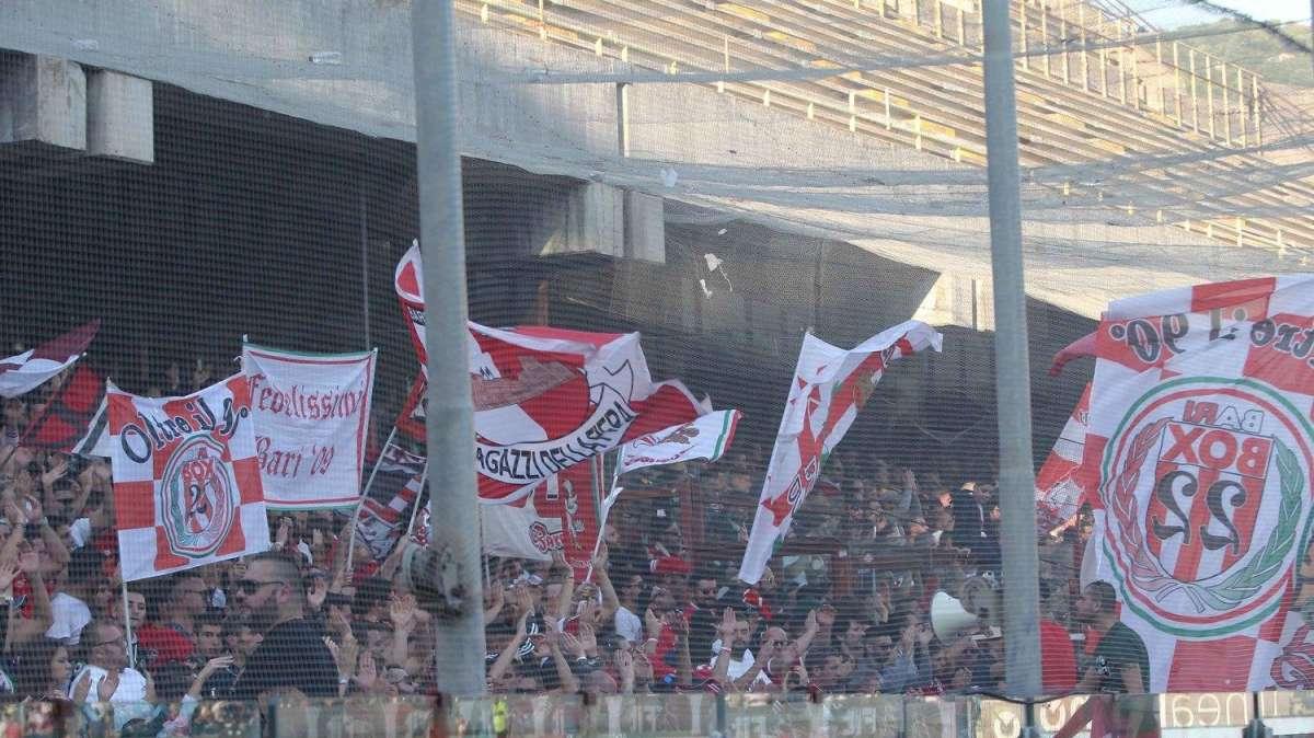Bari, macabra minaccia dei "tifosi" alla squadra
