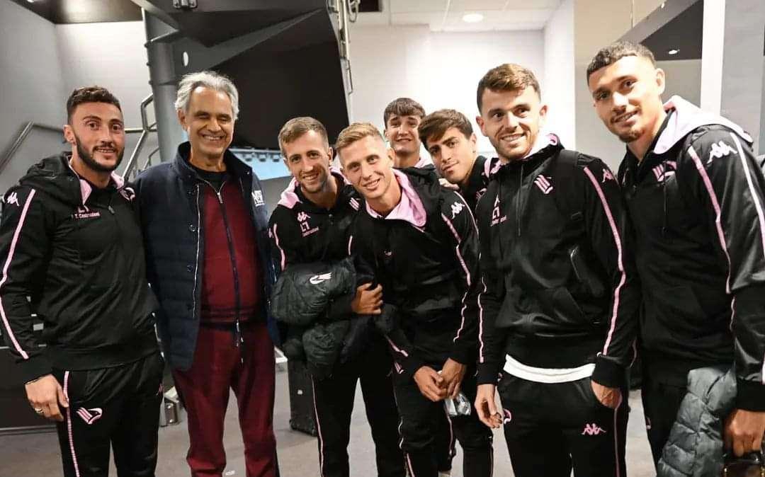 Palermo, foto con Bocelli