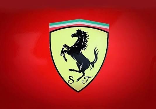 Palermo, si veste di rosso: la Ferrari SF-24 incanta Piazza Castelnuovo