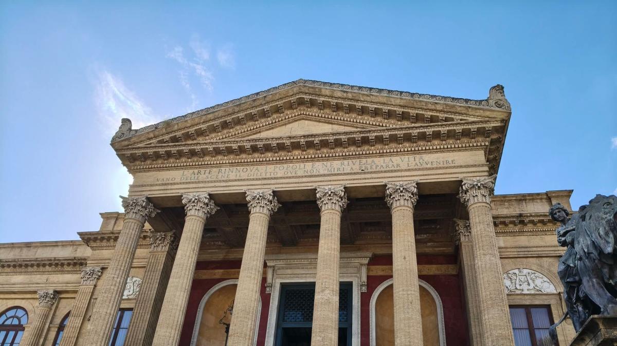Rigoletto conquista il Teatro Massimo di Palermo, applausi e acclamazioni per il cast: un minuto di silenzio per il Maestro Gabriele Ferro.