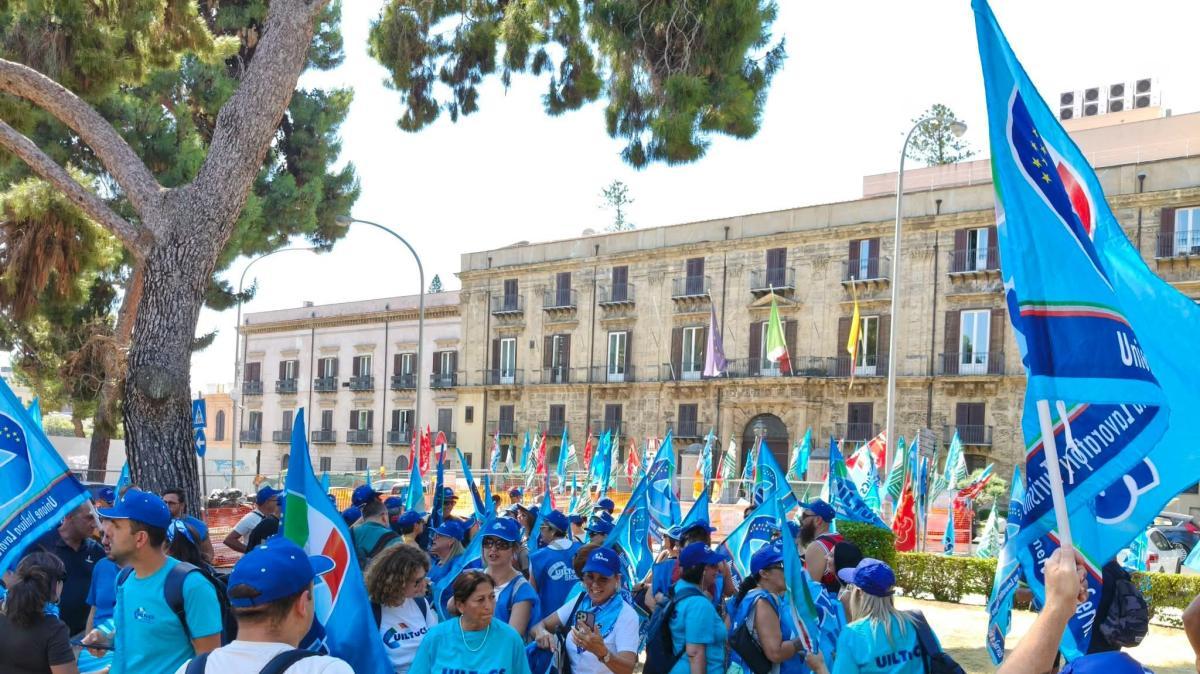Internalizzazione nella sanità siciliana, dopo il sit-in la Regione: "Attendere fino a fine mese"
