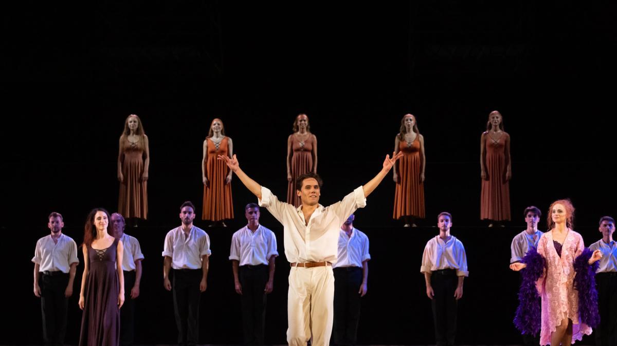 Teatro Massimo, Casà ballerino della compagnia palermitana, è stato invitato in qualità di "primo ballerino ospite" per interpretare il ruolo di John in "Zorba il Greco"