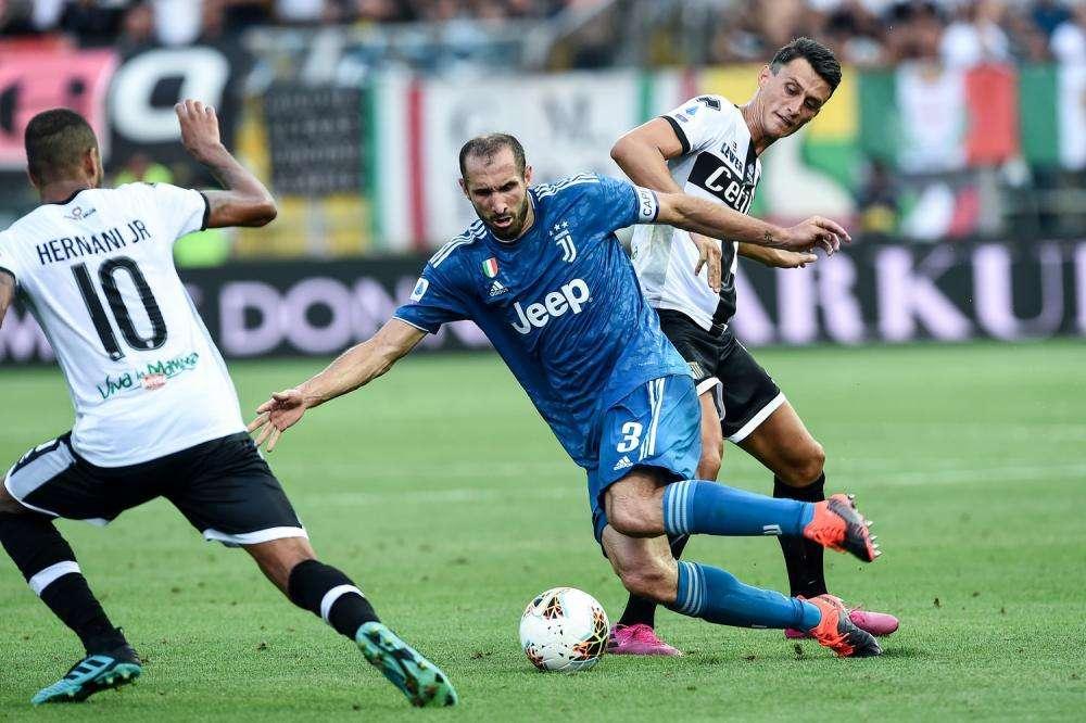 Juventus, operazione riuscita per Chiellini