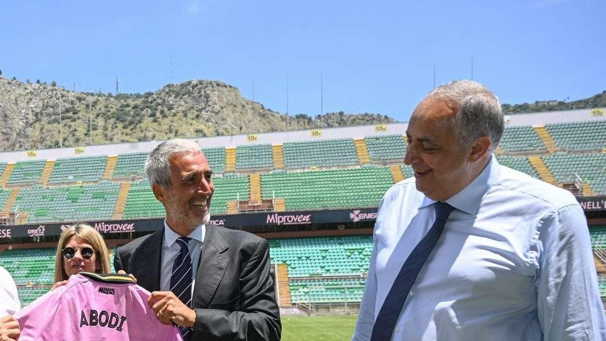 Palermo, Lagalla condanna l'agguato subito dal pullman del Palermo FC