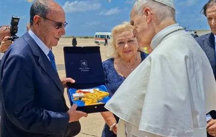 Papa Leone a Lampedusa, Schifani ringrazia la Protezione civile e dona una triscele al Santo Padre