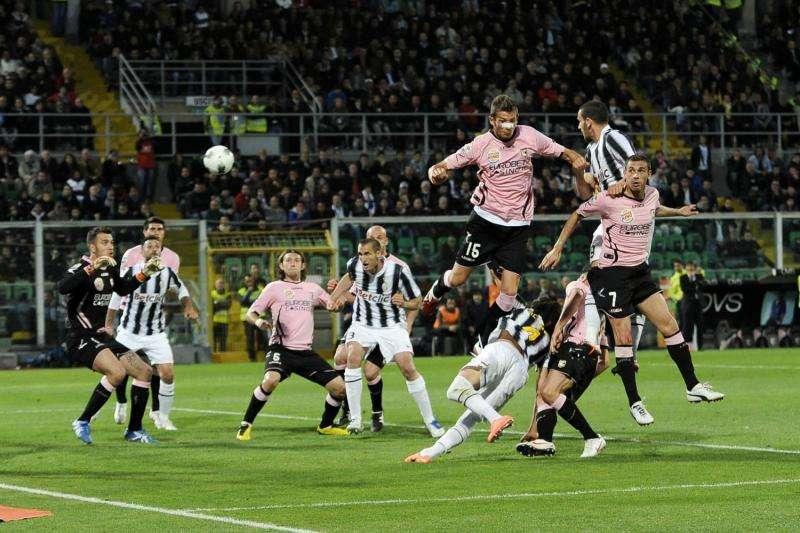Palermo, brutta gara: troppe assenze