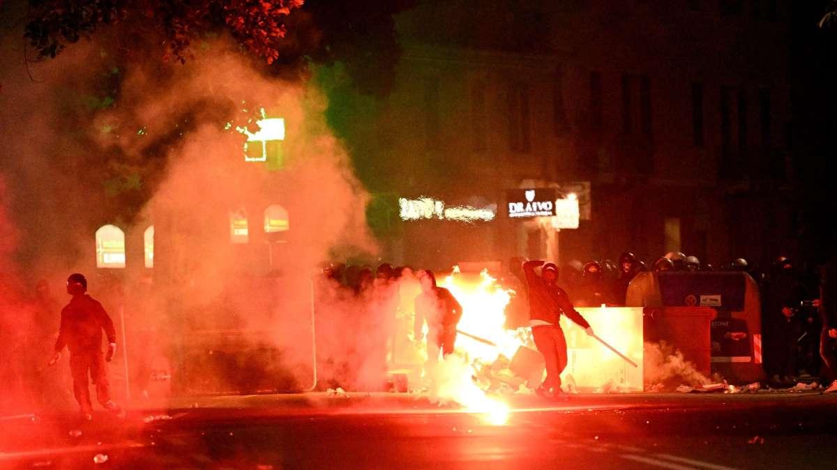 Caos a Pescara dopo la retrocessione: guerriglia fuori dallo stadio, ecco il bilancio