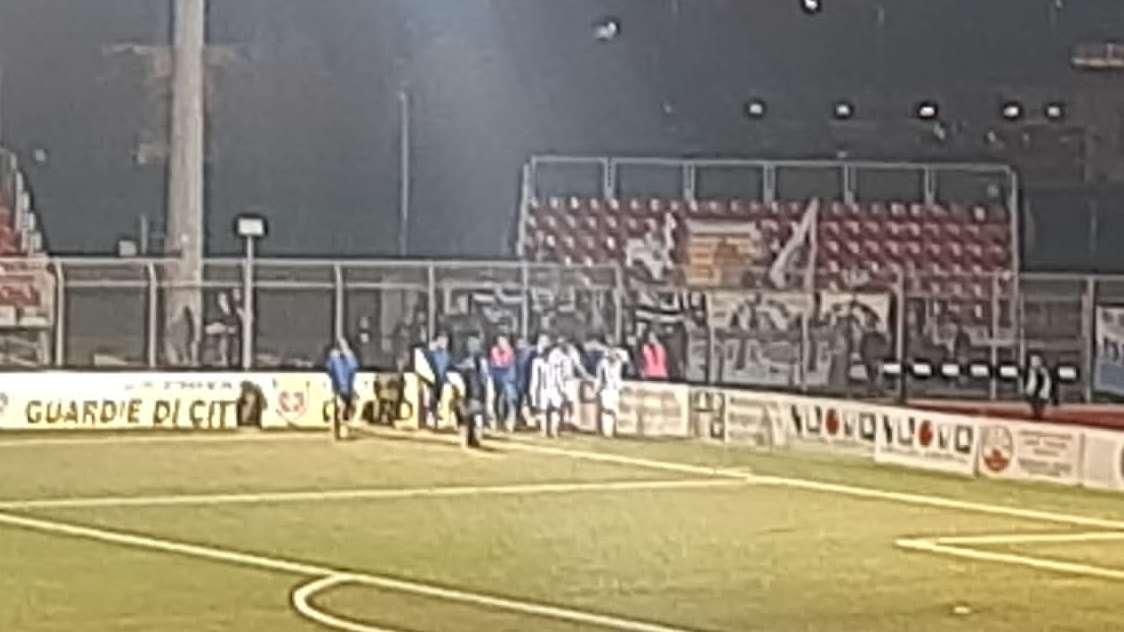 Pescara ko a Pontedera: scoppia la contestazione dei tifosi 