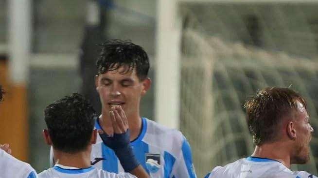 Pescara, magia di Meazzi: gol da cineteca sotto la curva nord che salva i biancazzurri