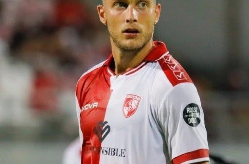 Parigi con a maglia del Rimini