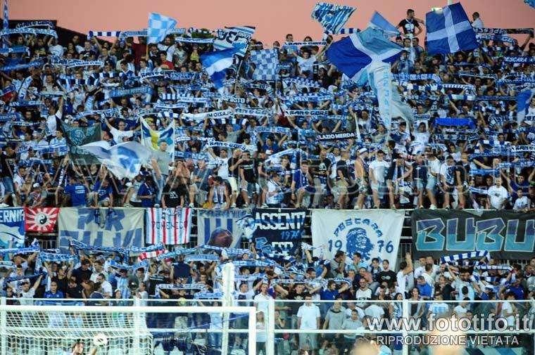 Il Pescara fa prove di fuga: previsto un esodo di tifosi ad Arezzo, dove 40 anni fa arrivò la serie A