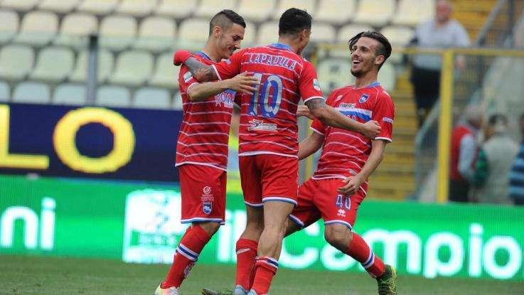 Cinque schiaffi e tre punti per ipotecare i play-off, non fermatevi ora ragazzi!! Cerchiamo comunque di evitare il dejavu “Bologna”! E per il prossimo campionato (in A o in B), come faremo senza Lapadula?