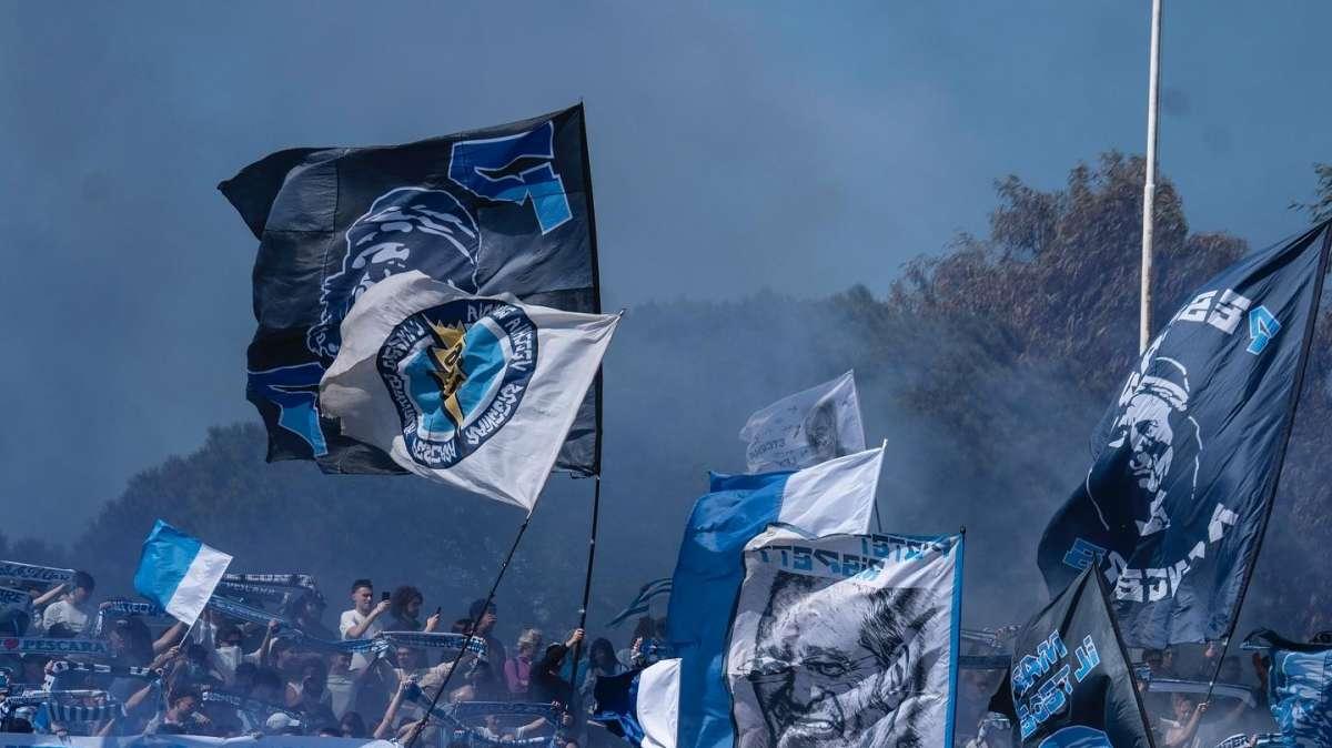 Dolore e silenzio all’Adriatico: il commovente omaggio a Luigi che ha unito tutto lo stadio